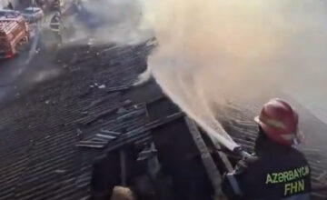 В поселке Зиря произошел пожар в постройке – ВИДЕО