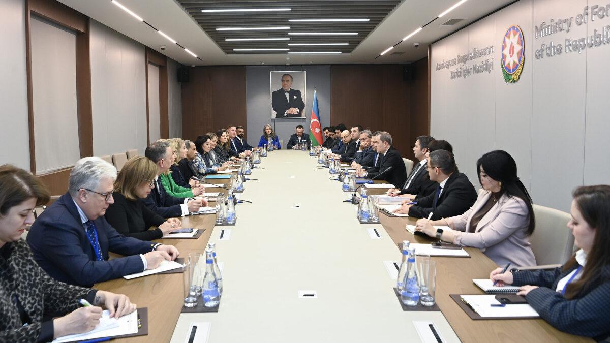 Джейхун Байрамов встретился с делегацией Торговой палаты США