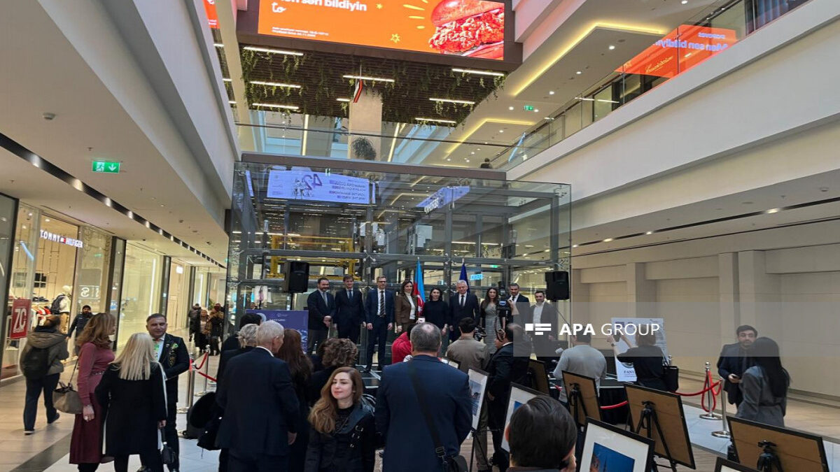 В Баку состоялось открытие выставки под названием «Европейские площади» – ФОТО