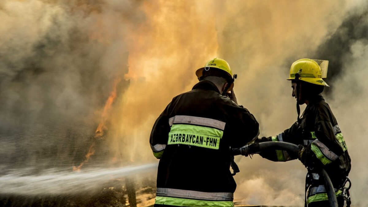 В Гёйчае произошел пожар в жилом доме
