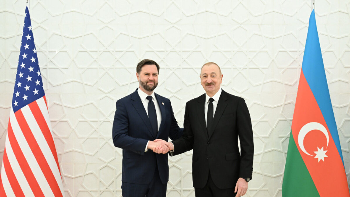 В социальных сетях Президента опубликовано видео со встречи с вице-президентом США