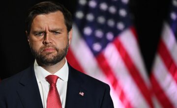 Венс: США продолжают переговоры с Россией по обновленному договору СНВ