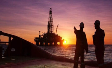 На мировых рынках продолжается удешевление нефти