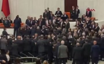 Турецкие депутаты подрались на церемонии присяги