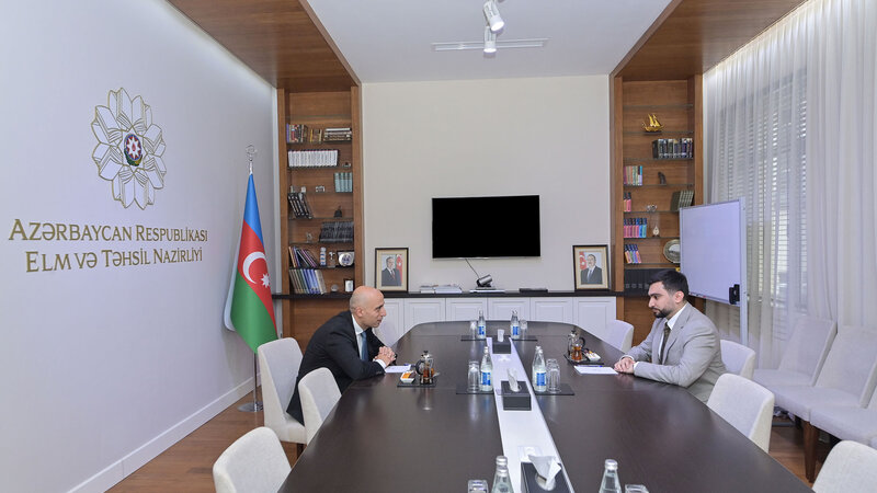 Эмин Амруллаев встретился с победителями конкурса «Yüksəliş»