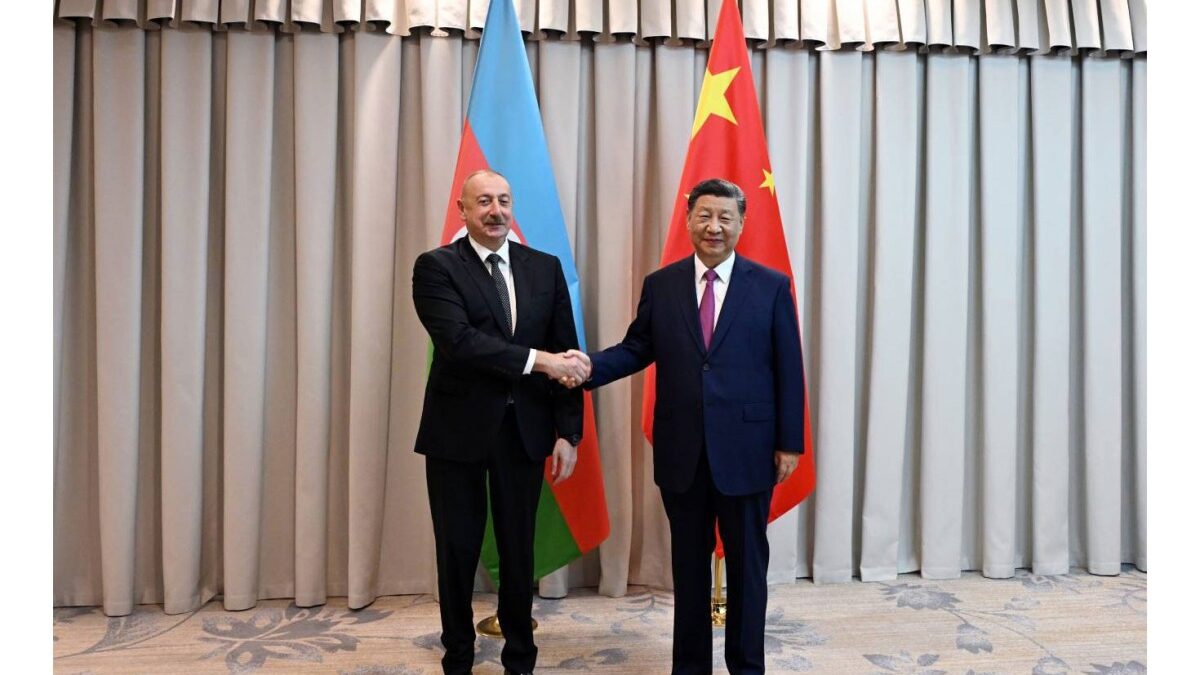 Президент Ильхам Алиев поздравил лидера Китая