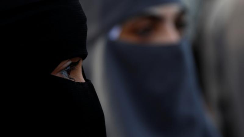 İspaniya Konqresi burka qadağasını rədd etdi