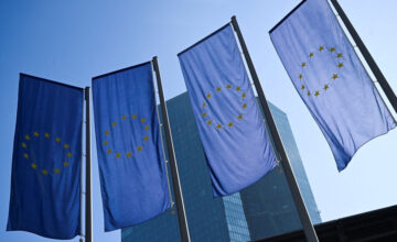 Бывший министр Греции: ЕС превратился в военный альянс