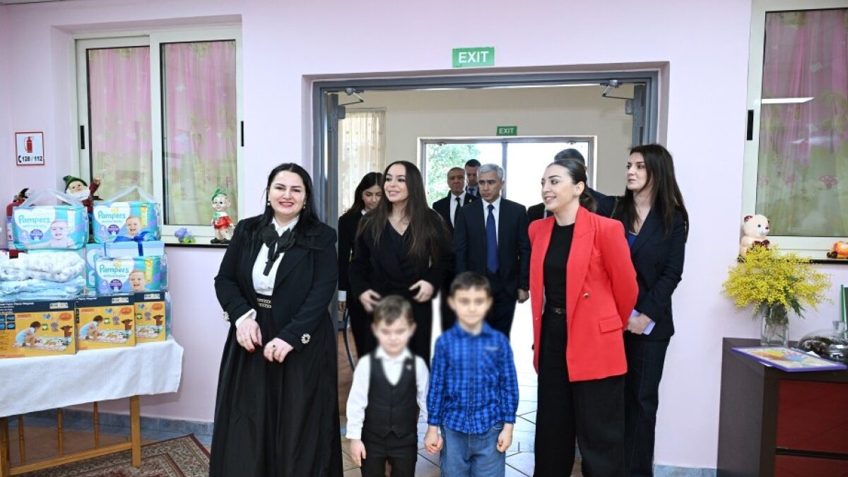 Лейла Алиева посетила детский дом и Университетский больничный центр в Тиране