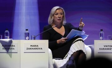 Захарова: Зеленский признался, что может получить ядерное оружие от двух стран