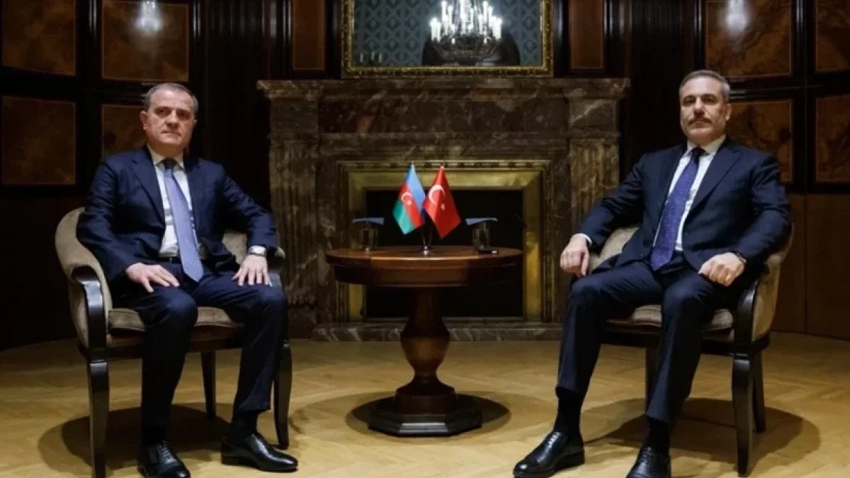 Джейхун Байрамов и Хакан Фидан обсудили атаки иранских дронов на Азербайджан