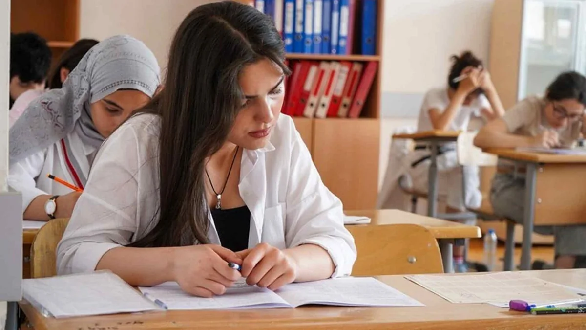 Срок приема документов в университеты и колледжи продлен