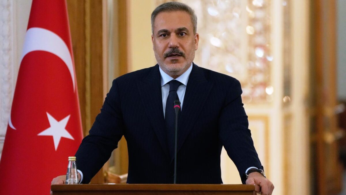 Хакан Фидан предупредил Иран после ракетного удара