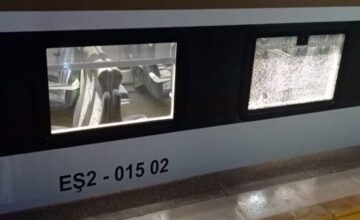 ADY раскрыла количество случаев бросания камней в пассажирские поезда