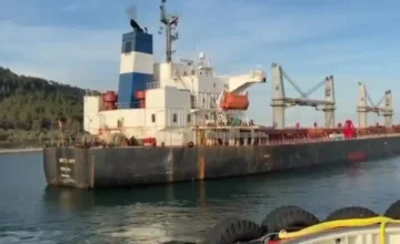 Грузовое судно, направлявшееся из России в Египет, село на мель в проливе Чанаккале