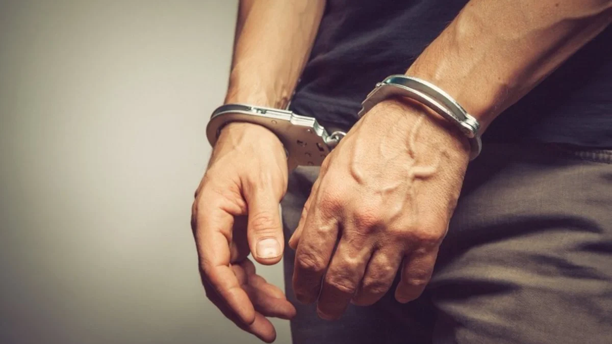 В Баку задержан иностранец, который, как сообщается, лечил «энергией рук»