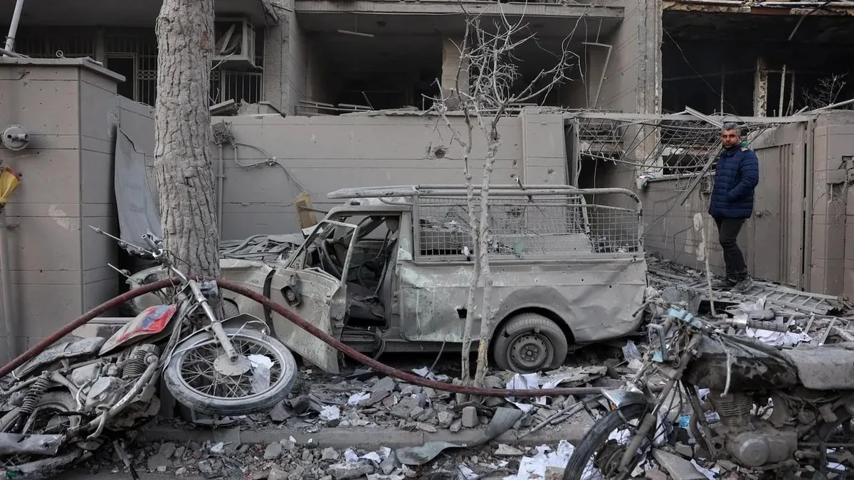 Жилой район Шираза подвергся бомбардировке, есть раненые