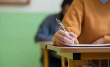 Проводится экзамен по должностям государственной службы