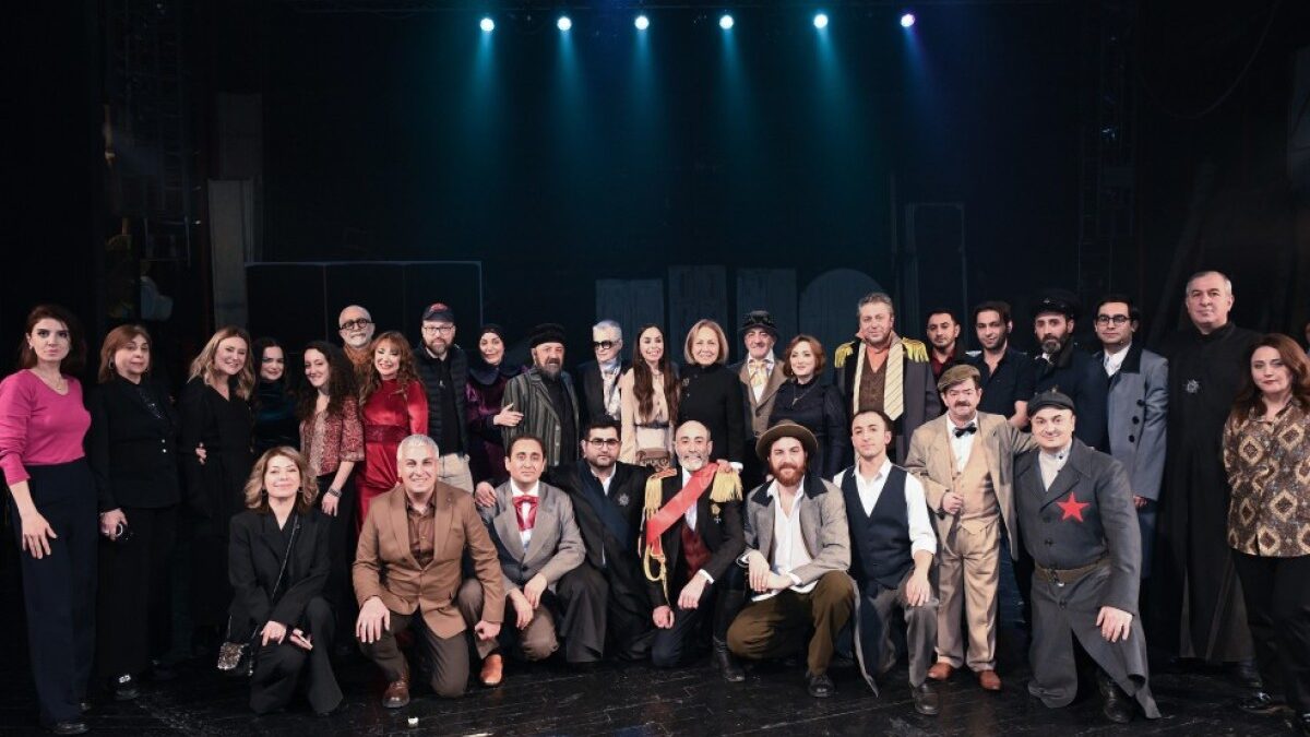 Лейла Алиева приняла участие в показе спектакля «Нефтяной бум улыбается всем»