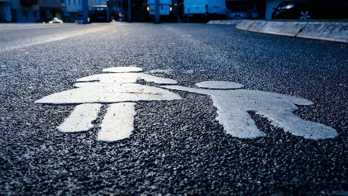 В Сумгайыте автомобиль сбил мать и несовершеннолетнюю дочь