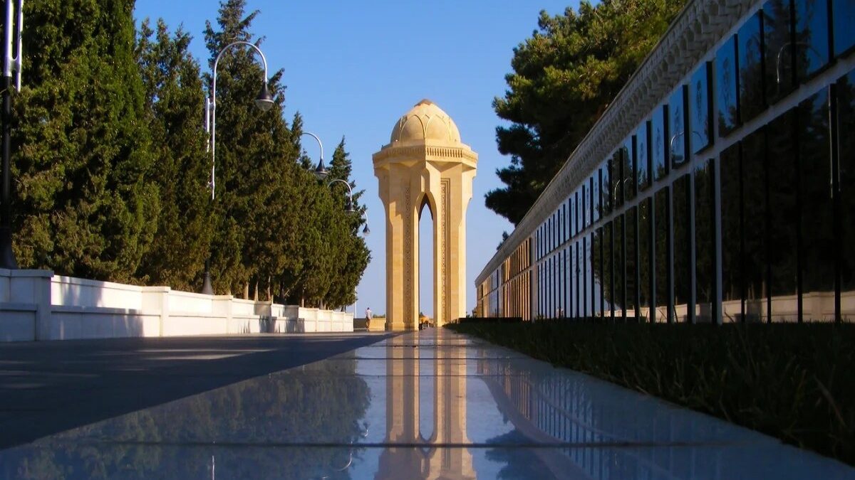 Антониу Кошта посетил Аллею шехидов