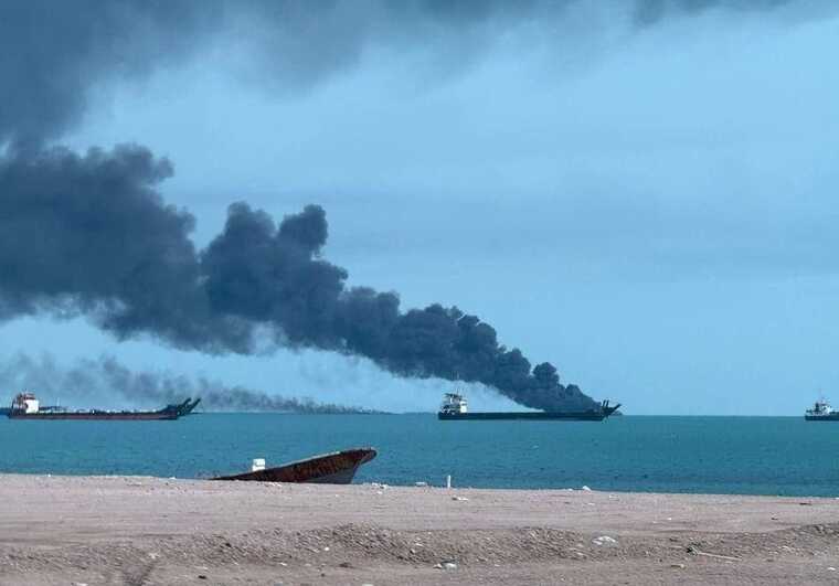 КСИР объявил об ударах по двум судам в Ормузском проливе