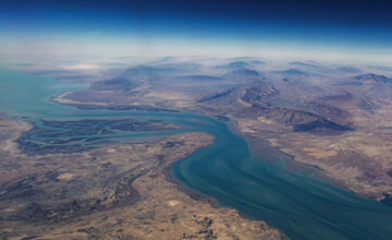 Иран заявил, что не пропустит связанные с США нефтяные танкеры через Ормузский пролив