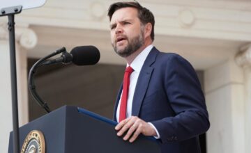 Вэнс выступил против операции США в Иране