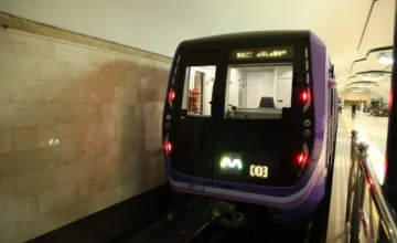 На Бакинской кольцевой дороге загорелось транспортное средство, образовалась пробка