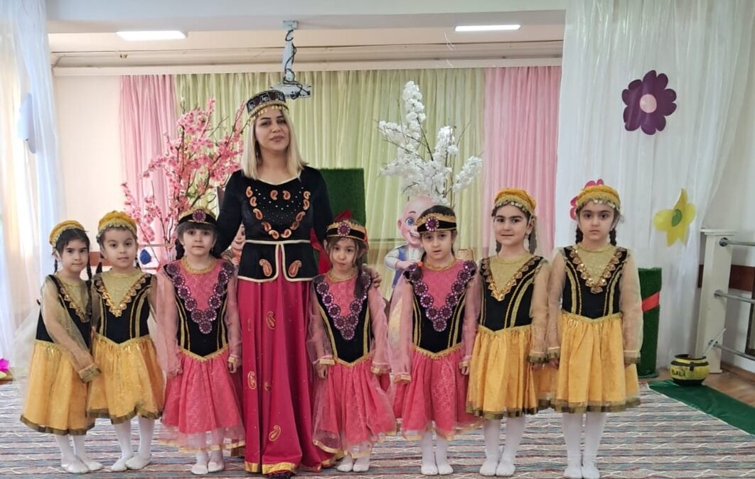 Необычный шаг от учительницы: став «Бахар гызы», она порадовала детей