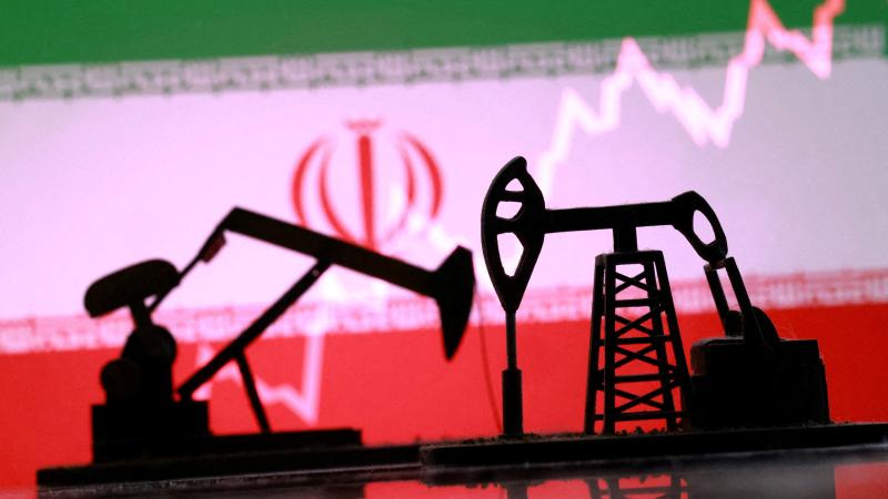 Китай начал действовать в отношении иранской нефти после исключения США