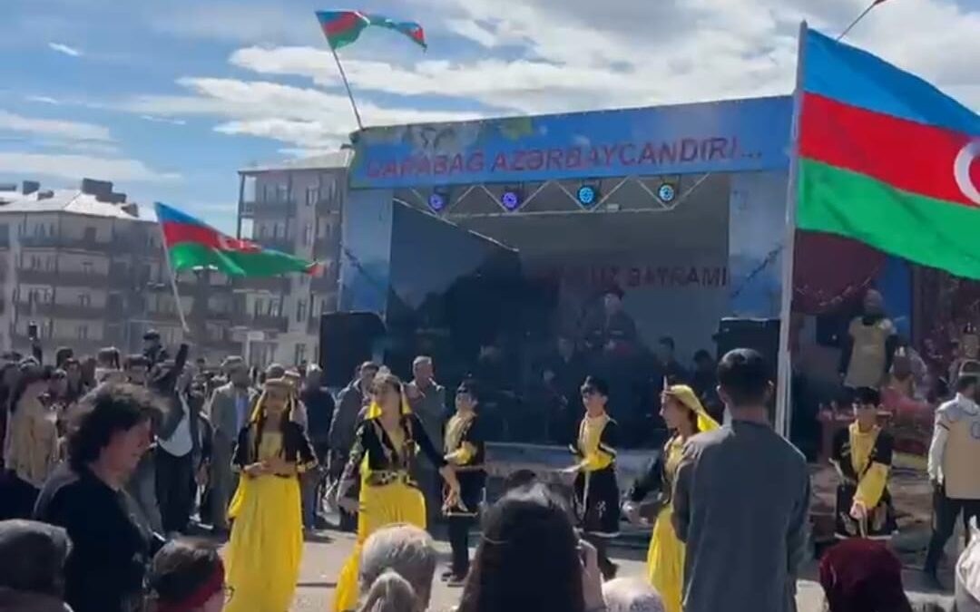 В Джебраильском районе состоялся большой праздничный концерт по случаю праздников Рамазан и Новруз