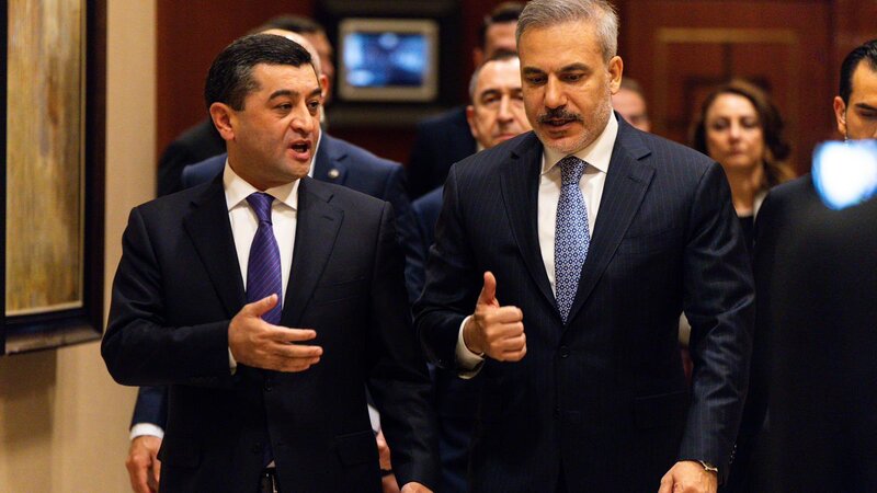 Министр иностранных дел Узбекистана позвонил Хакану Фидану