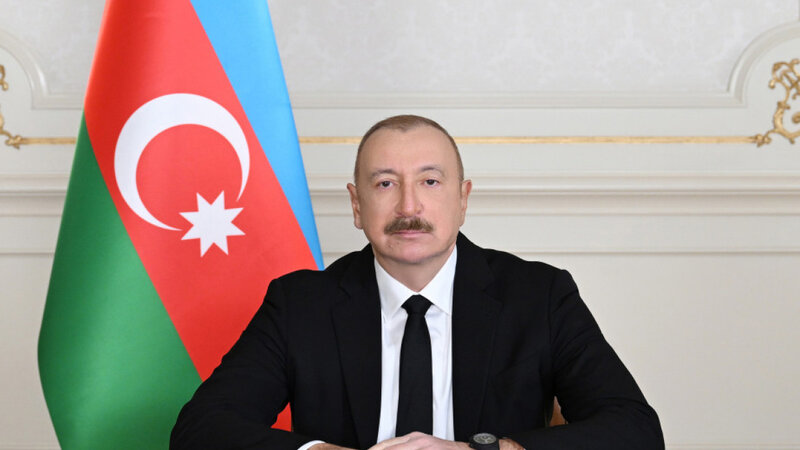 Азербайджанский лидер поздравил Президента Бангладеш