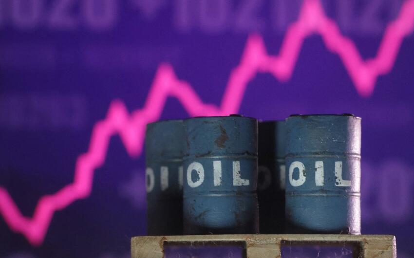 Нефть незначительно подешевела