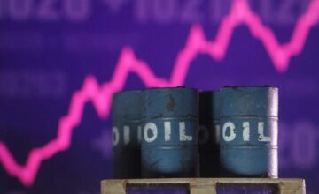 Нефть незначительно подешевела