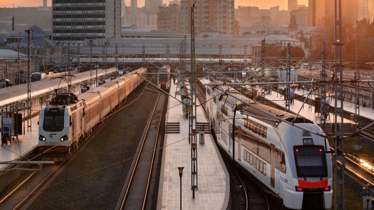 ADY: Из-за погодных условий возможны частичные отклонения от графика движения поездов