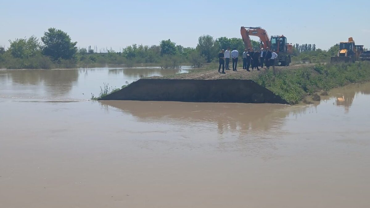 Уровень воды в Куре поднялся, на реке Гаргар прорвало дамбу – ФОТО