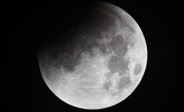 Китай обнаружил на Луне два новых минерала