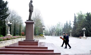 Заместитель министра встретился с учителями и родителями в Шамахы