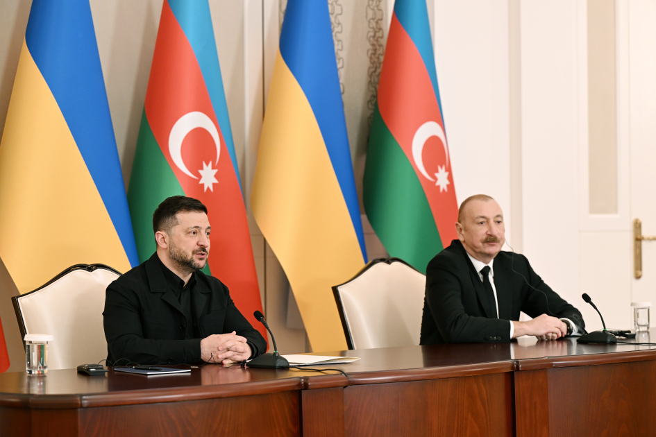 Зеленский поблагодарил Президента Ильхама Алиева за помощь Украине