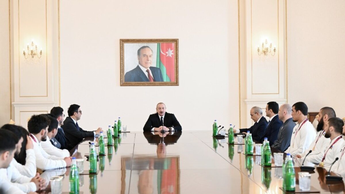 Президент Ильхам Алиев принял борцов, ставших чемпионами в командном зачете на чемпионате Европы