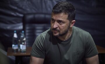 Зеленский продлил военное положение и мобилизацию в Украине