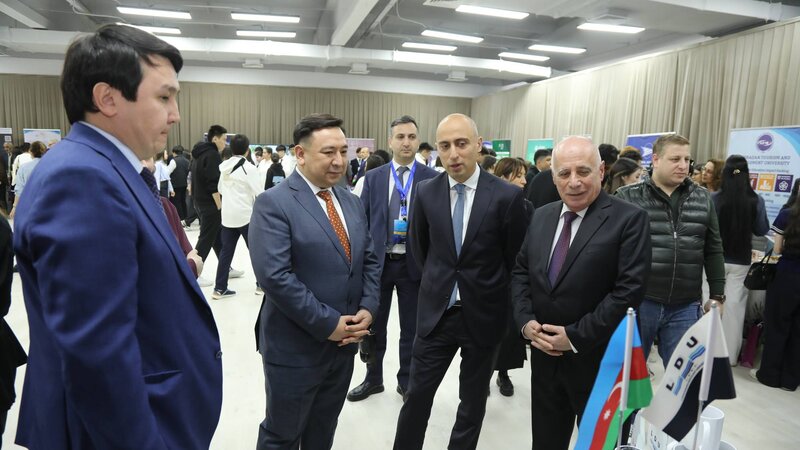 Министр ознакомился с международной образовательной выставкой «Study in Azerbaijan» в Казахстане