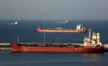 Президент США: Блокада Ормузского пролива продолжается