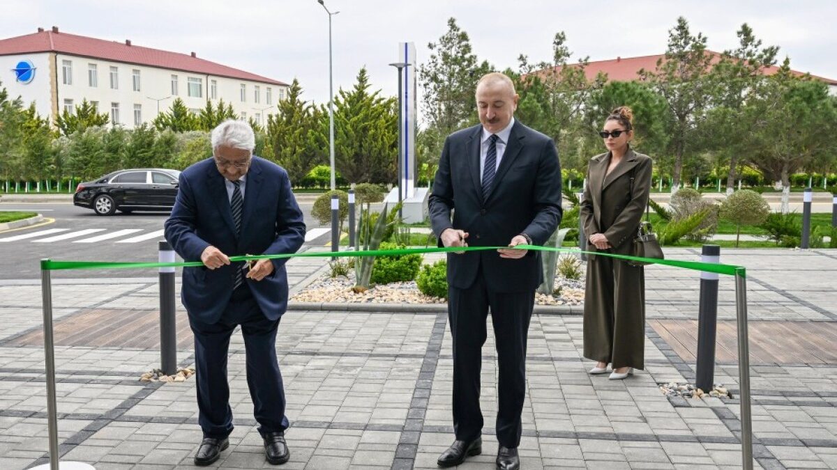 Президент принял участие в открытии Международного учебного центра в Национальной академии авиации – ФОТО