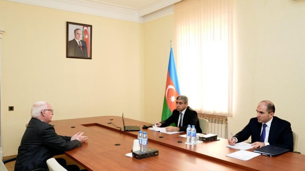 Министр Анар Алиев принял граждан в Гобустане