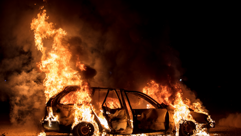 В Ясамальском районе произошел пожар в автомобиле