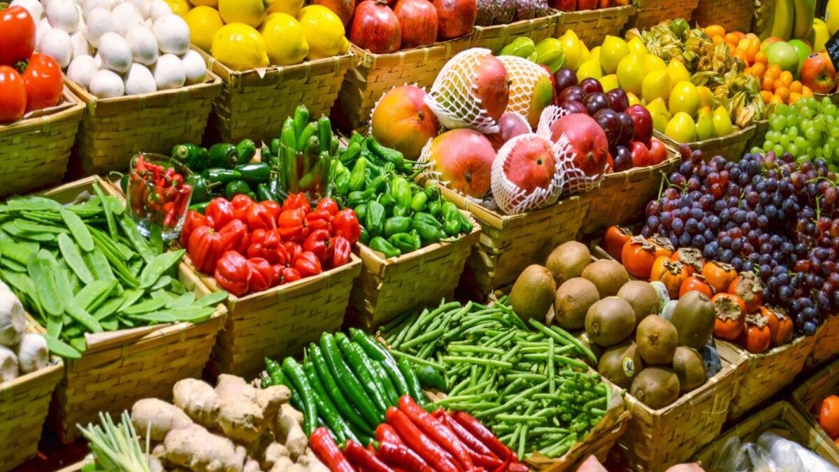 Оборот розничной торговли вырос почти на 4%