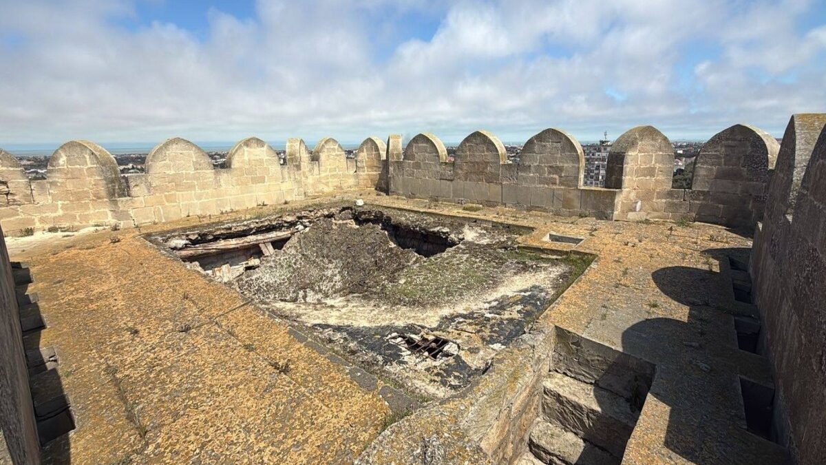 В Большой Мардакянской крепости произошел обвал – ФОТО